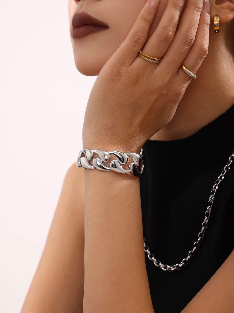 Water‑Drop Hollow Bracelet