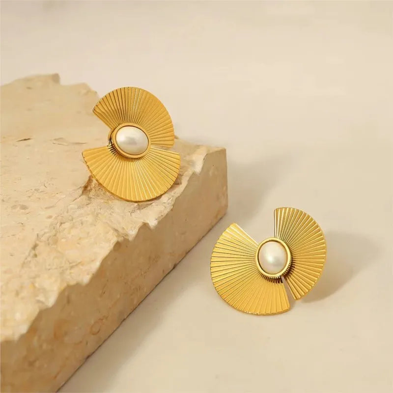 Pearl Fan Earring - Nahzshop