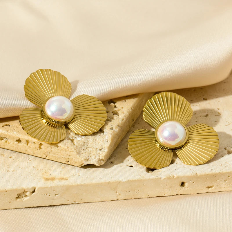 Flower Pearl Earrings- Nahzshop