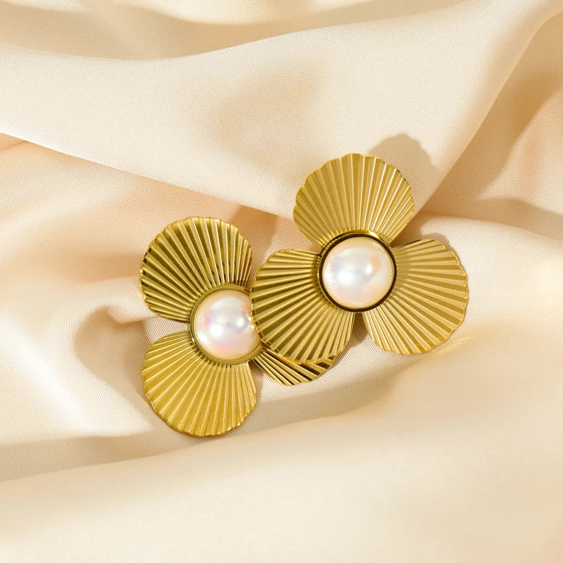 Flower Pearl Earrings- Nahzshop