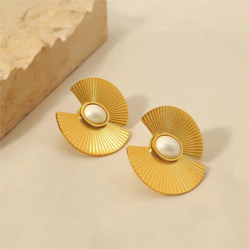 Pearl Fan Earring - Nahzshop