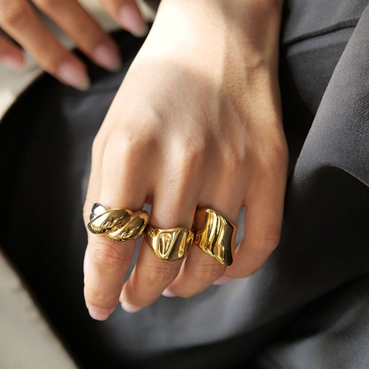 Wavy Gold Ring - Nahzshop